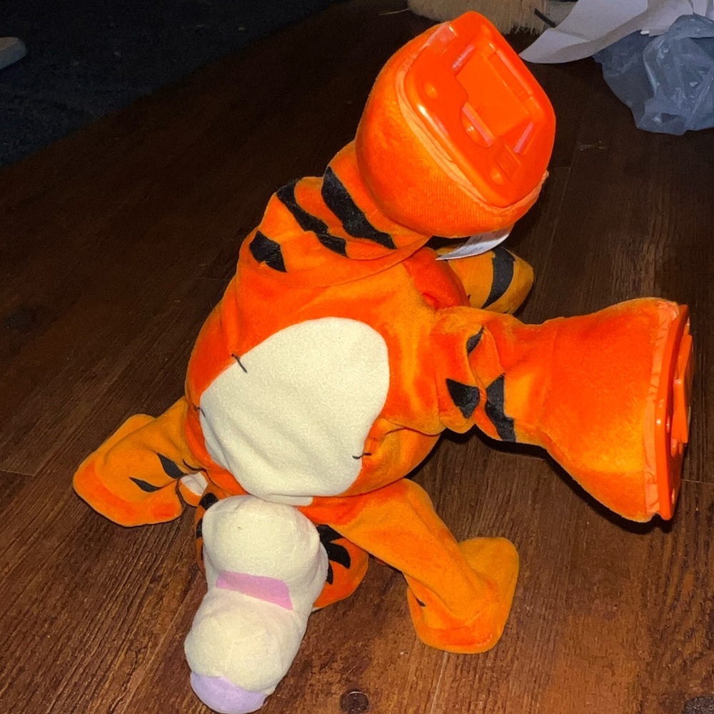 ⭐️TumbleTime Tigger Animatronic Plush Toy “12 inches 2005 Fisher Price - Picture 6 of 14
